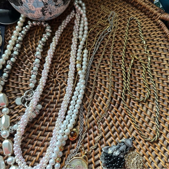 Vintage Various Brands Costume Jewelry 12 Piece Lot - Picture 4 of 6